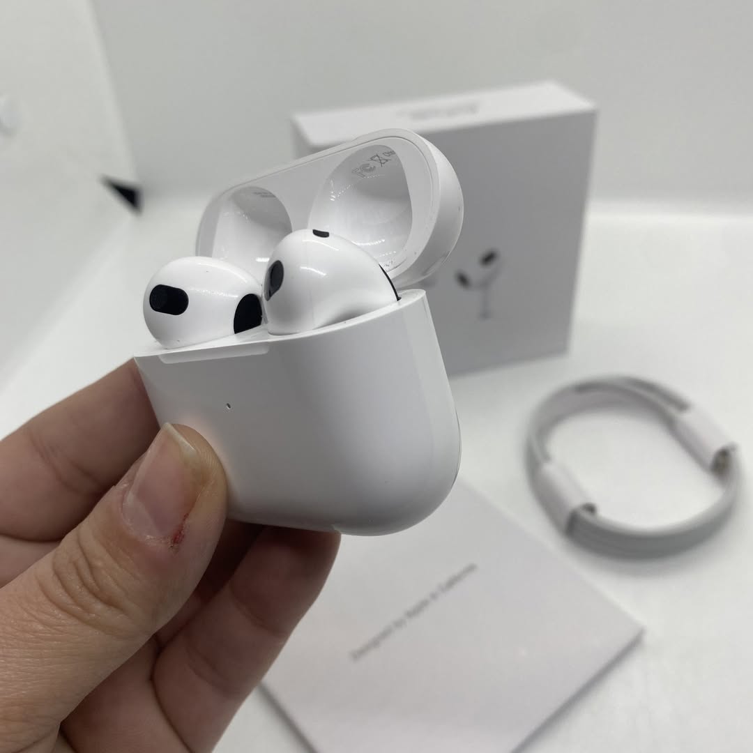 Apple AirPods 3era Generación Con Estuche De Carga Lightning